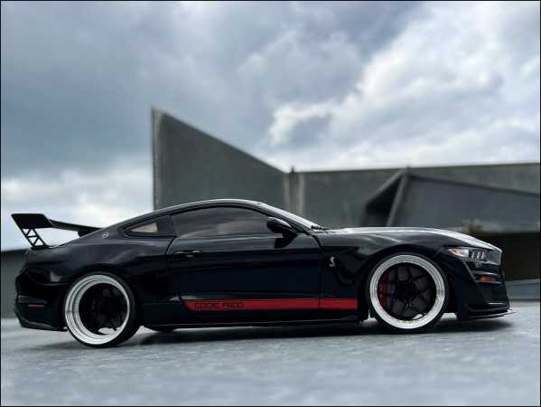 1:18 Ford Shelby GT 500 KR Black/ RED Edition inkl. OVP